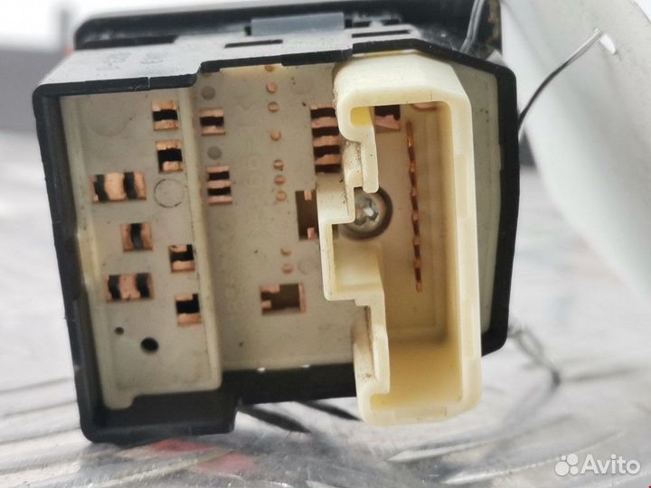 Кнопка (выключатель) Toyota Hilux 7 2008