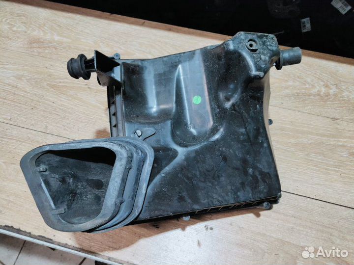 Корпус воздушного фильтра Opel Astra J 2010