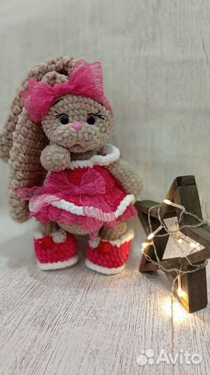 Игрушка ручной работы вязаная зайка