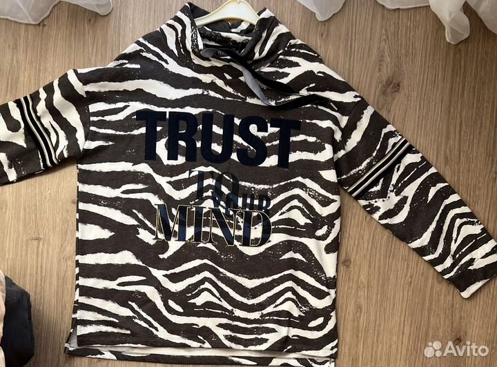 Свишот женский tuzzi