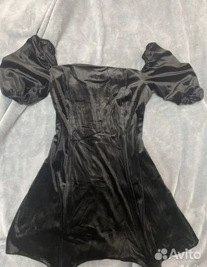 Бархатное мини-платье с рукавами-фонариками