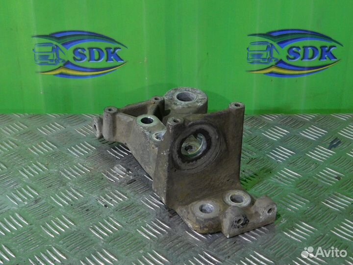 1437053 Кронштейн бампера/аморт. кабины/кронштейна