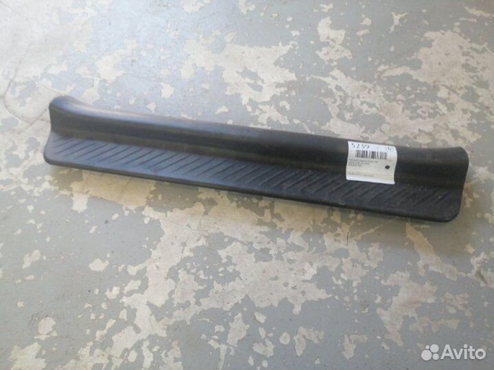 Накладка порога внутренняя передняя левая Mazda 3