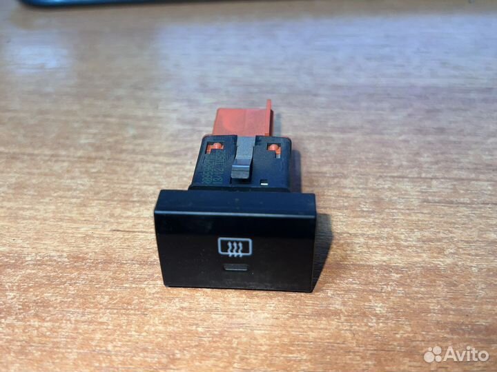 Выключатель обогрева заднего стекла polo VAG