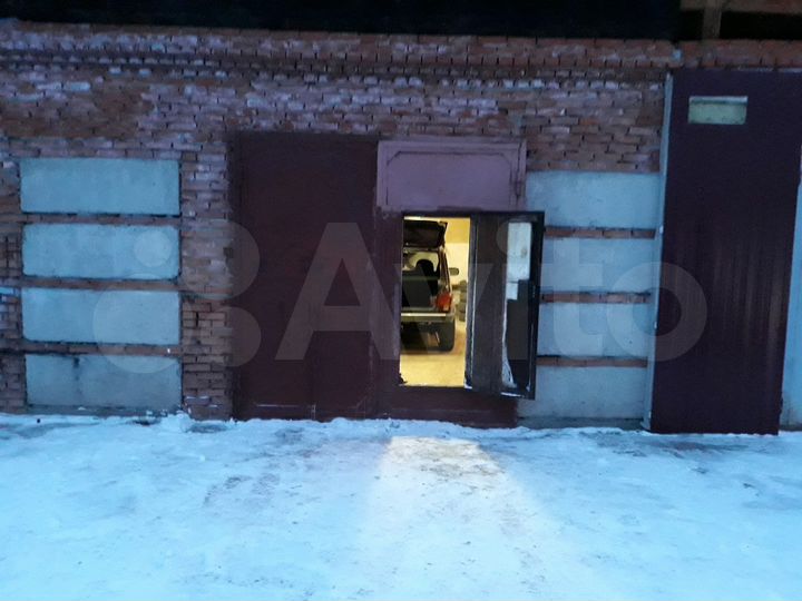 Гараж, > 30 м²