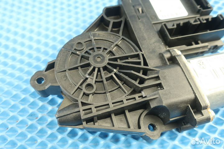 Мотор стеклоподъемника передний левый VW Golf 6