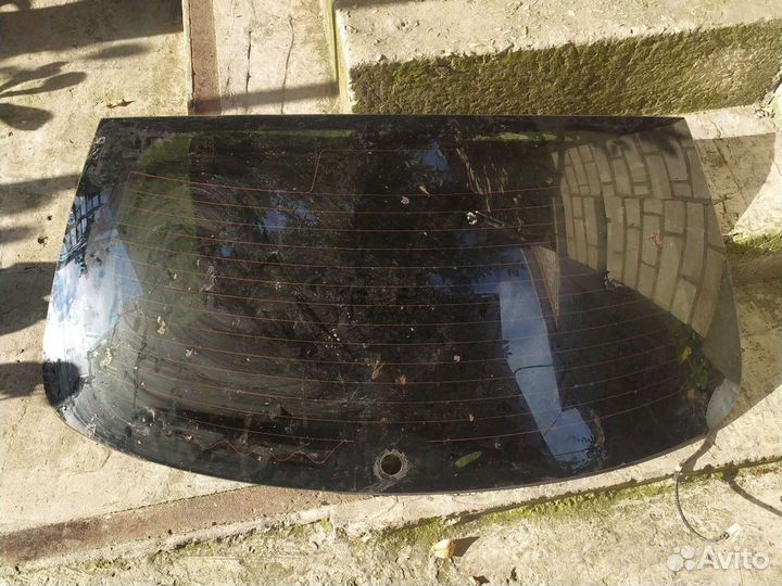Nissan march k12 стекло крышки багажника