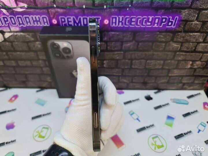 iPhone XR в корпусе