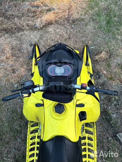 BRP ski-doo summit X T3