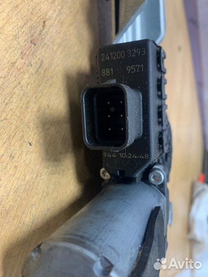 Стеклоподъемник передний левый Opel Zafira B