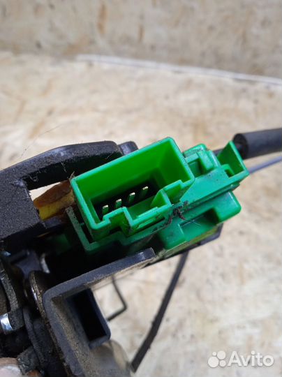 Замок двери передней левой Hyundai Solaris