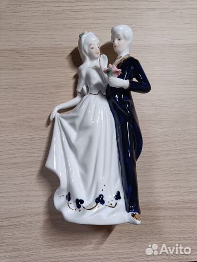 Фарфоровая статуэтка танцующая пара lefard новая