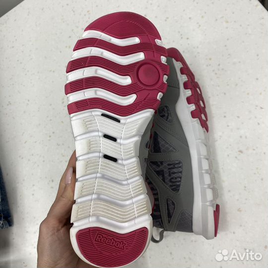 Кроссовки женские