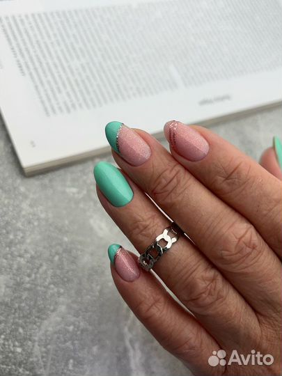 Модель на маникюр