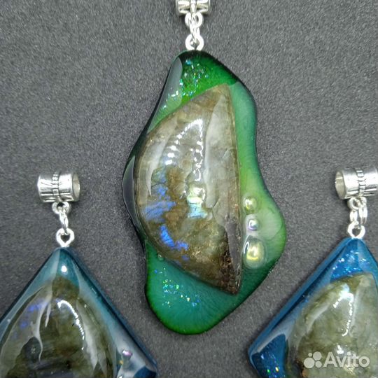 Кулоны с лабрадоритом и angel aura кварцем