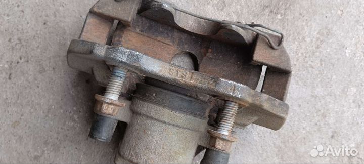 Суппорт передний правый ford focus 2