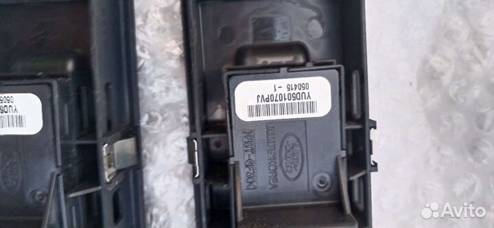 Кнопка стеклоподъемника пассажиркого Discovery 3