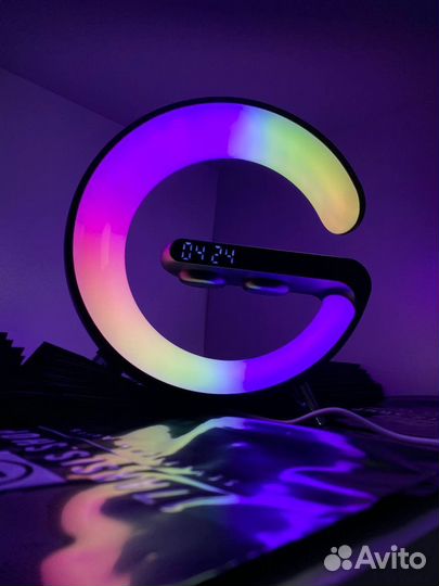 Лампа многофункциональная с беспроводной зарядкой