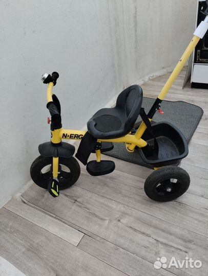 Велосипед для малышей с ручкой