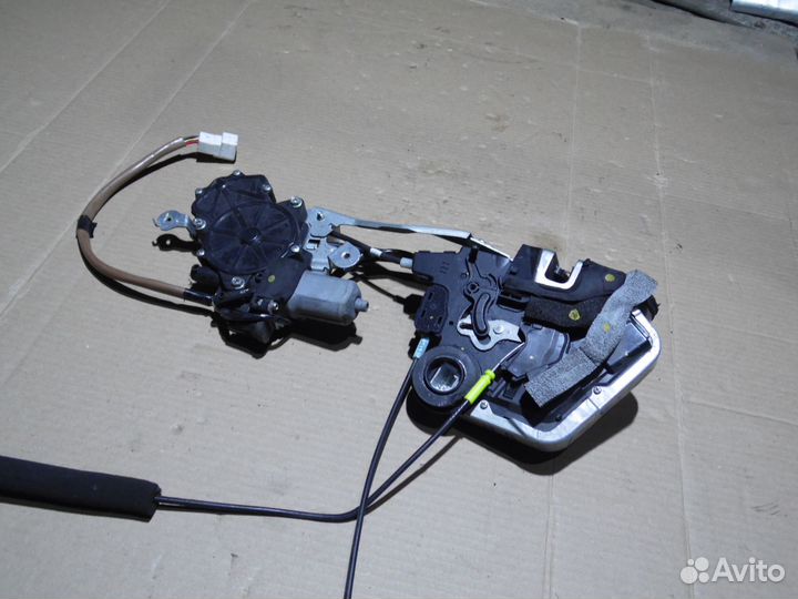 Замок задний левый Лексус лс 600