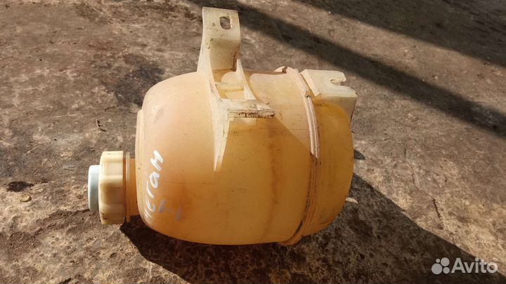 Расширительный бачок Рено Меган 1