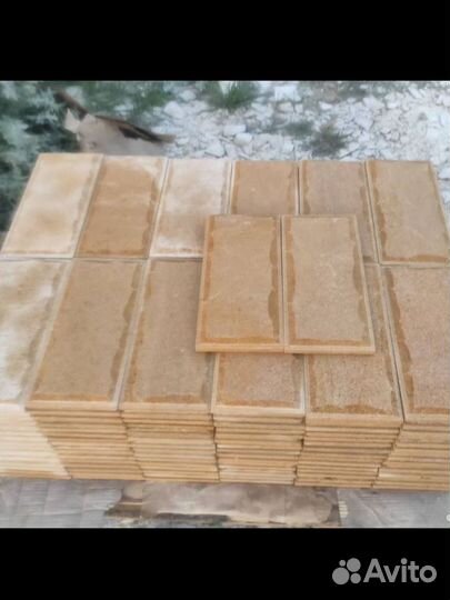 Камень на цоколь