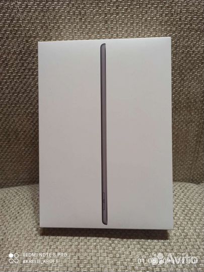 Продам планшет Apple iPad 8го поколения на 32 гб