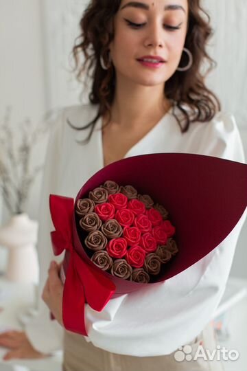 Шоколадные розы и сладкие букеты