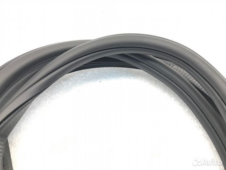 Уплотнитель двери задний левый Volkswagen Polo