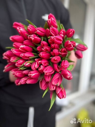 Продажа тюльпанов розница 8 марта