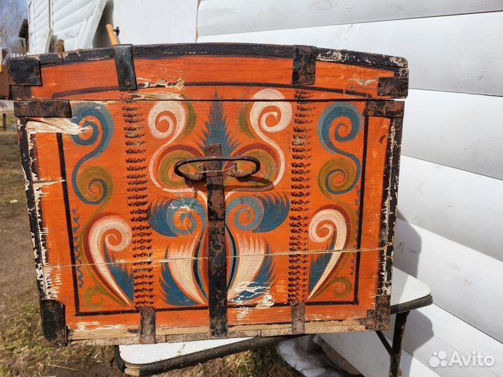 Сундук старинный росписной