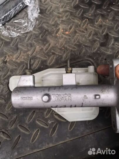 Главный тормозной цилиндр Nissan Tiida latio