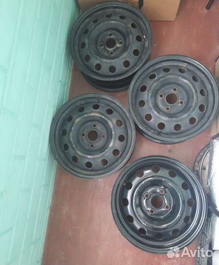 Штампованные диски r15 на Kia Rio/Hyundai Solaris