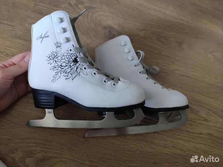 Коньки фигурные 32