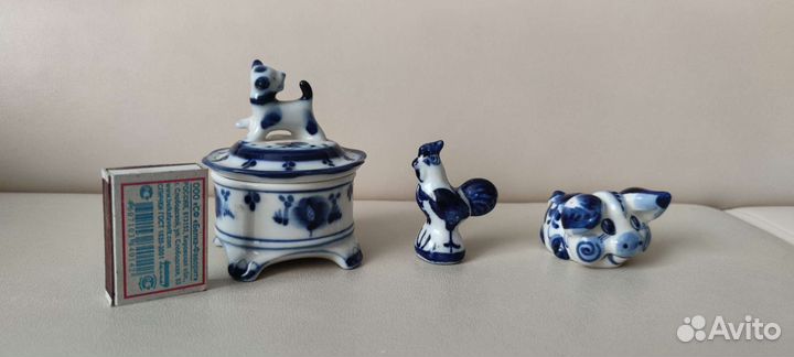 Фигурки и шкатулка Гжель