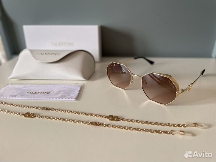 Солнцезащитные очки оригинальные женские valentino