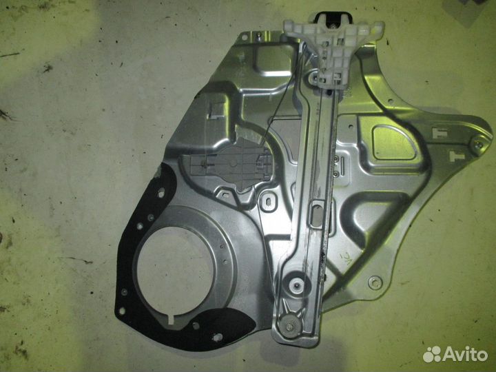 Стеклоподъемник электрический задний левый