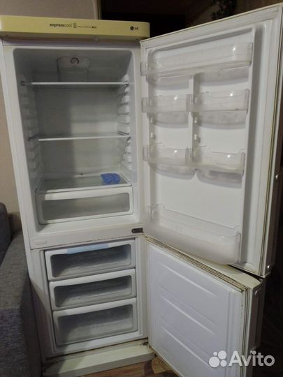 Холодильник LG двухкамерный
