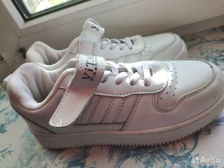 Кроссовки для девочки