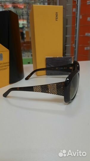 Солнцезащитные очки женские брендовые