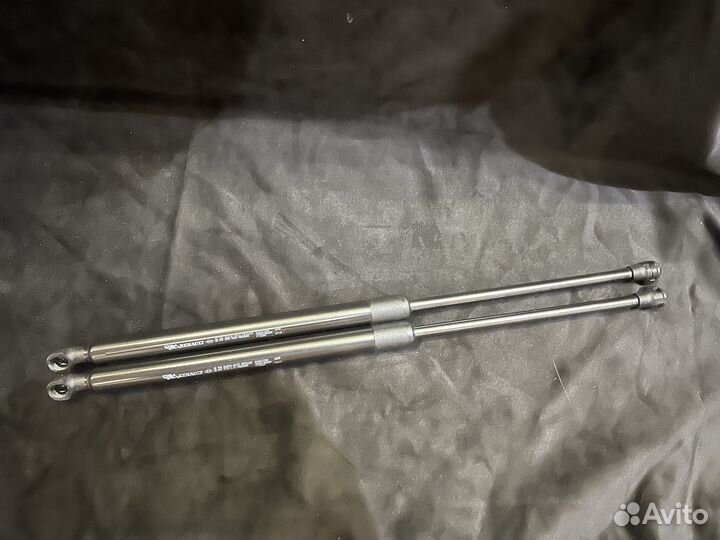 Газовые упоры багажника Arkana