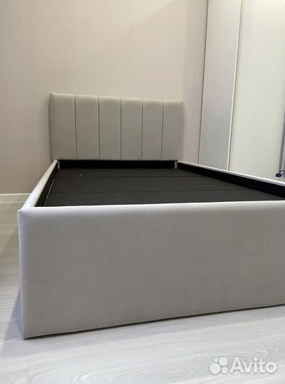 Кровать двухспальная без ящиков 180*200 без матрас