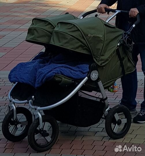 Коляска для двойни bumbleride