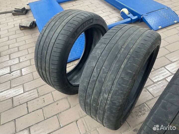 Michelin Pilot Sport 4 245/40 R18 97Y
