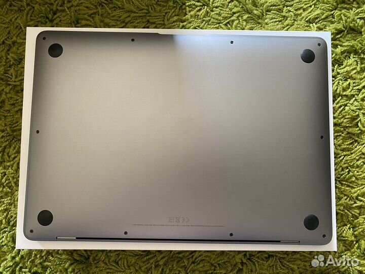 Macbook air 13 2020 i5/8 GB RAM/256 SSD