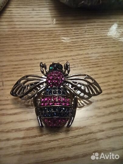 Бижутерия броши