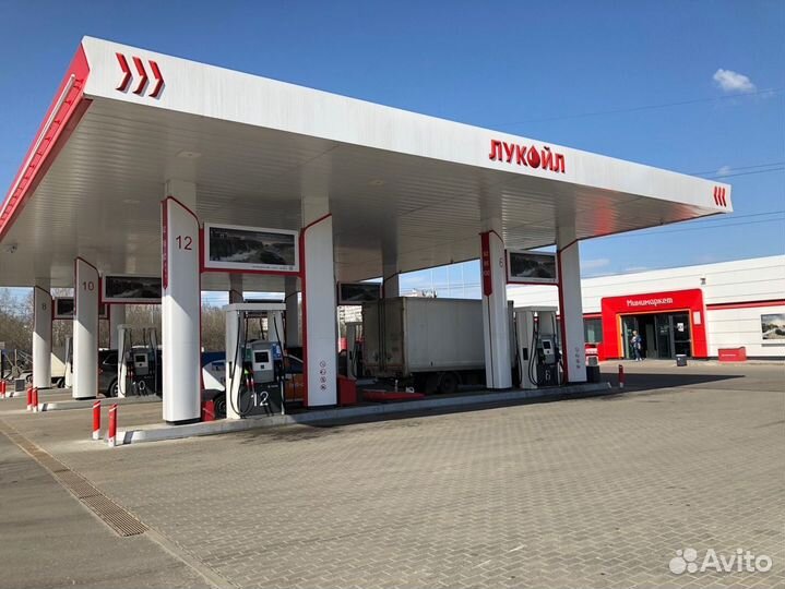 Заправщик на АЗС