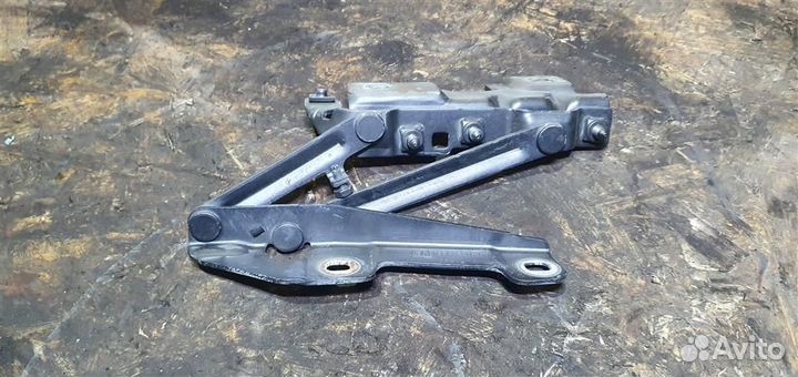 Петля капота правая Opel Insignia 2008-2017