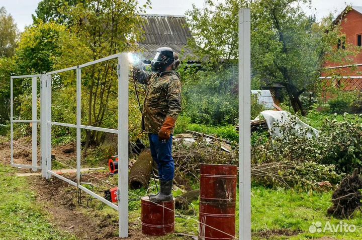 Сварщик на установку заборов