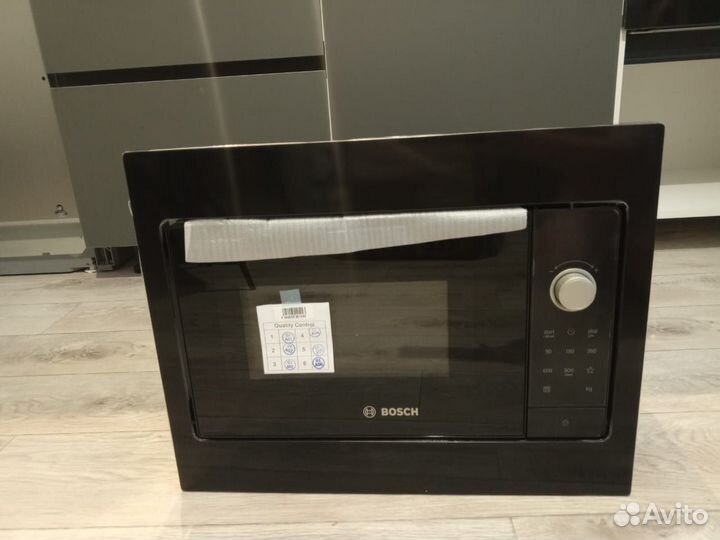 Микроволновая печь Bosch BFL523MB3